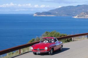 Al Gran Tour dell’Elba sventola la bandiera a scacchi di ASI Circuito Tricolore 2025
