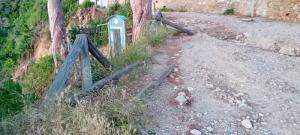 Viticcio: strada comunale franata, scala di accesso alla spiaggia impraticabile, e ancora non si interviene