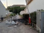 Va a fuoco nella notte il "negozietto ambulante" delle Ghiaie