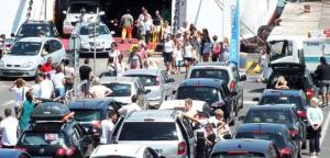 Non sarà che le compagnie di navigazione emettamo più biglietti dei posti auto-persone disponibili?