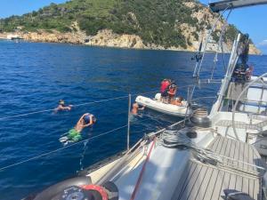 I bambini del campo solare del Grigolo in gita a Pianosa e in barca con Exodus