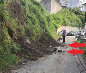 Fotonotizia: Rio Elba, La frana dietro il palazzo municipale”