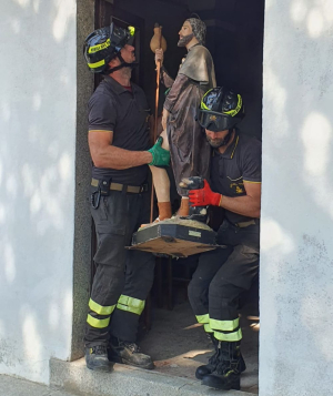 Il prezioso intervento dei Vigili del Fuoco per il trasferimento della statua di San Rocco a Sant&#039;Ilario