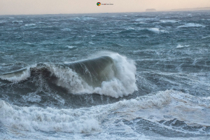 Vento forte e mareggiate, allerta gialla fino alle ore 20 di martedi