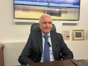 Da Orbán a Portoferraio: il vizietto del sindaco Nocentini con giornali e opposizione