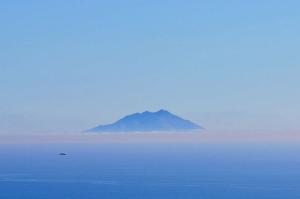 Caligo: la suggestiva fitta "nebbia di mare" figlia dello Scirocco