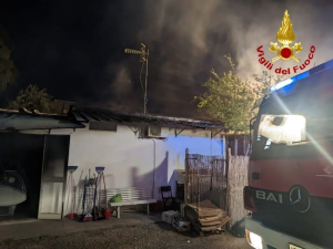 Incendio in un minimarket a Lacona