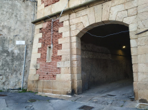 Cavi &quot;ornamentali&quot; esposti sulla Porta del Tunnel per la Palazzina Mulini