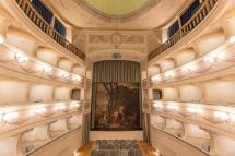 Finalmente un posto a teatro, anzi due... e che posti!