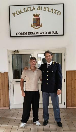 "​Eroe in vacanza" all'Elba. Poliziorro fuori servizio salva un uomo da annegamento