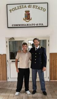 "​Eroe in vacanza" all'Elba. Poliziotto fuori servizio salva un uomo da annegamento