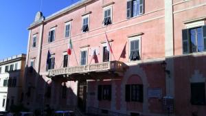 Portoferraio, l'Amministrazione replica a Merlini: "Atto legittimo, solo un errore materiale"