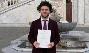 Davide Coppola si è laureato con il massimo dei voti in Economia e Management all&#039;Università di Pisa