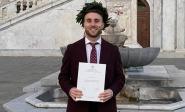 Davide Coppola si è laureato con il massimo dei voti in Economia e Management all&#039;Università di Pisa
