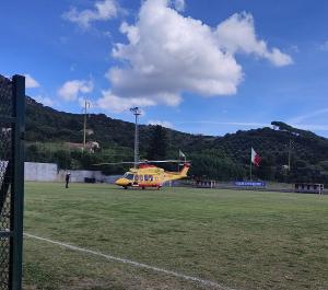 Malore su un catamarano a Porto Azzurro: 71enne trasferito in elicottero a Siena