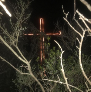 Torna ad illuminarsi la Croce di Zuccale a Capoliveri