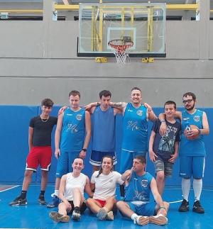 Ultimo canestro del campus estivo con gli atleti del Baskin