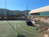 Dopo i parcheggi chiusi a giugno, anche il campetto è off-limits: che facciamo, lo apriamo d’inverno?