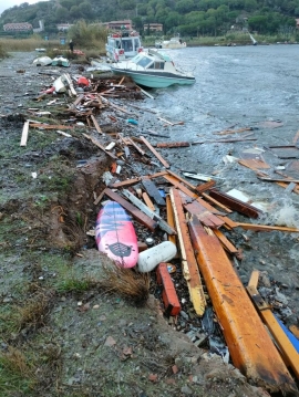 Danni del maltempo a Mola, pulizia della spiaggia il 17 novembre