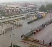 L'acquazzone (senza annunciata allerta meteo) e mancate informazioni hanno creati disagi viari