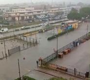 L'acquazzone (senza annunciata allerta meteo) e mancate informazioni hanno creati disagi viari