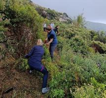 Studenti al lavoro sui sentieri dell’Elba: torna il progetto “Un’isola per le scuole”