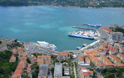 Porto/crociere/parcheggi: è in accosto la solita vecchia nave carica carica di ... discorsi e promesse mai mantenute