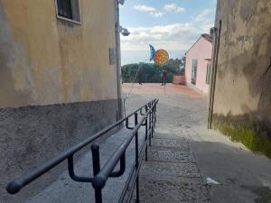 Capoliveri: realizzata una nuova rampa in Via Roma per l’accessibilità nel centro storico