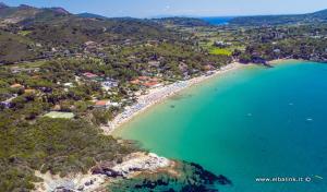 Disservizi nella raccolta dell’indifferenziato al Lido di Capoliveri, la segnalazione